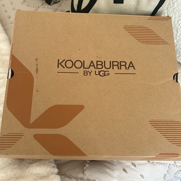 Kookaburra Uggs! - Picture 2 of 8